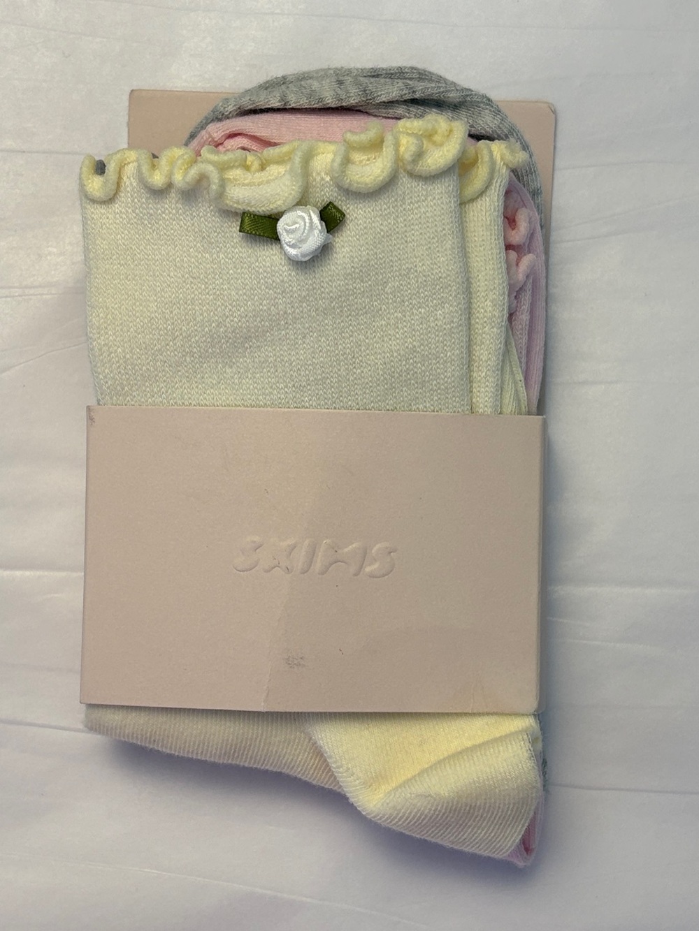 SKIMS Cotton Seamless Girls Ruffle Socks 3-Pack | Cherry Blossom Multi | M | NWT